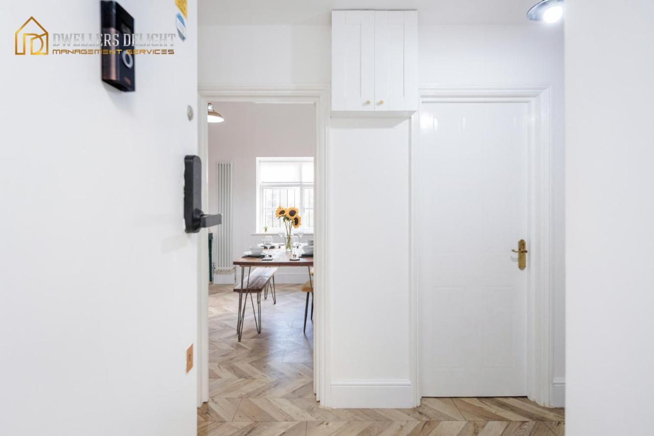Entire 2 Bed Flat Plaistow,canning Town Prime Location In Appartamento *