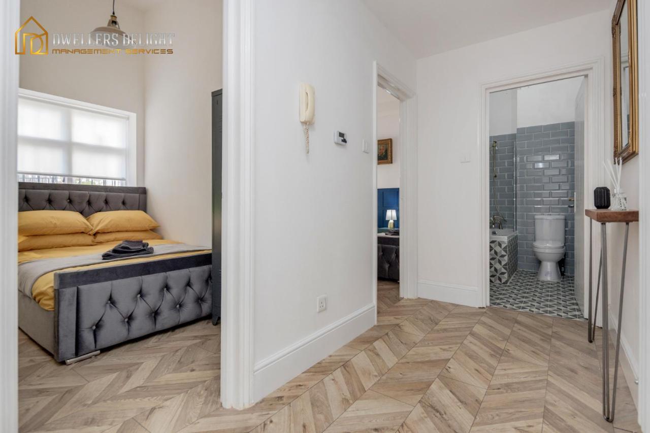 Entire 2 Bed Flat Plaistow,canning Town Prime Location In Appartamento *