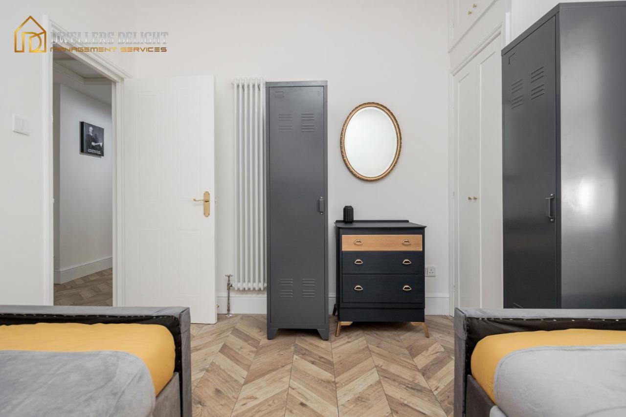 Entire 2 Bed Flat Plaistow,canning Town Prime Location In Londra