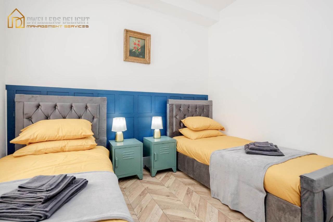 Entire 2 Bed Flat Plaistow,canning Town Prime Location In Appartamento *